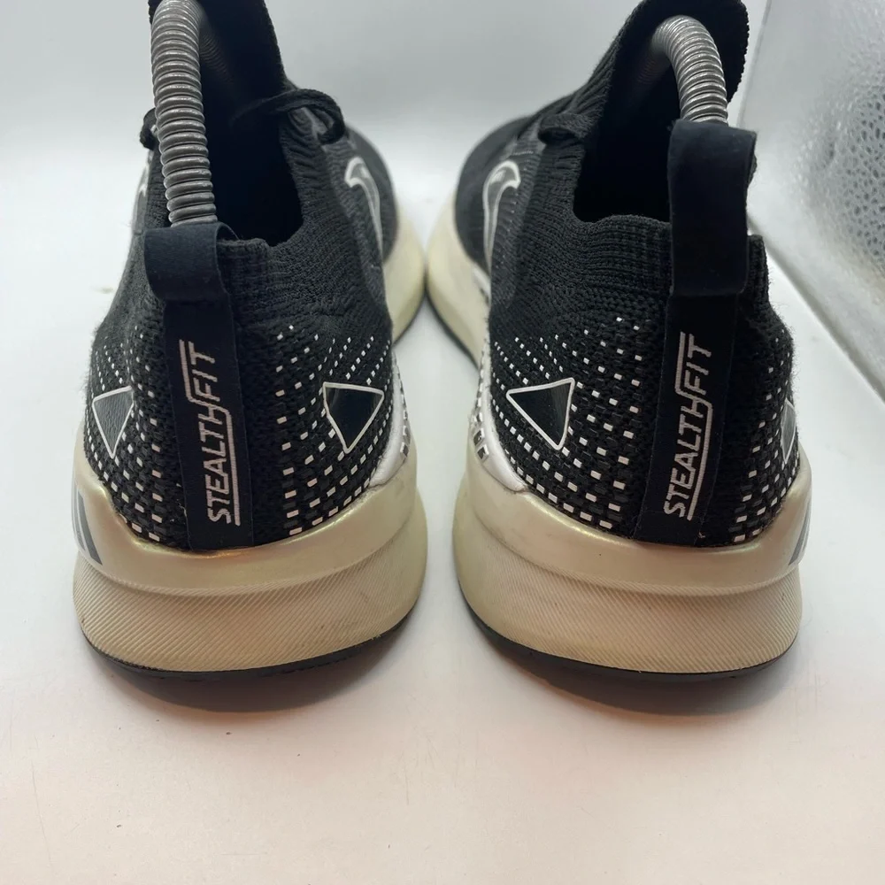 Brooks Levitate GTS 5 womens black sneakers size 9.5